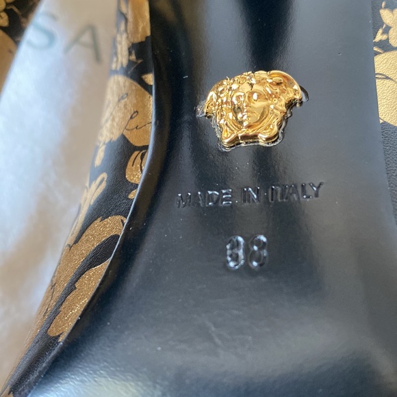 NWT Versace Barocco Print Leather Medusa Pointed Pumps - Picture 5 of 10